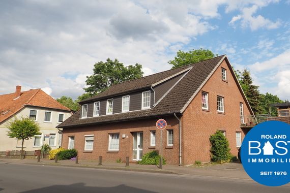 Dreifamilienhaus mit Doppelgarage und Stellplätzen